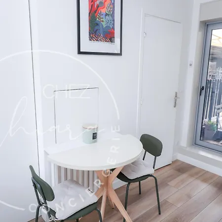 Modern Parisian - Near Eiffel Tower