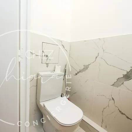 Modern Parisian - Near Eiffel Tower * 巴黎
