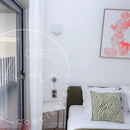 Modern Parisian - Near Eiffel Tower 巴黎